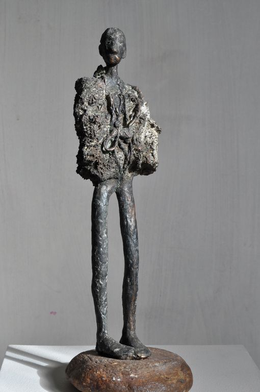 Laiti Marianne " Odottaja", pronssi korkeus 34cm 1300 € tai 60 €/kk